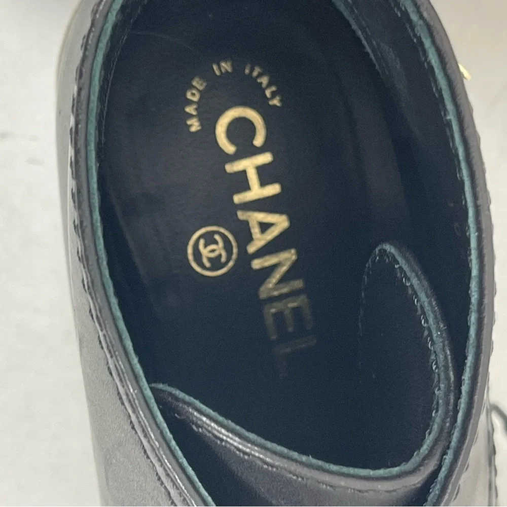 Chanel Black Leather Lace-Up Ankle Boots G31797 CC Logo Crepe‎ Sole Sz40 US 9.5